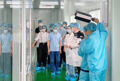 安全用妝 攜手“童”行--小浣熊開展兒童化妝品企業(yè)開放日暨科普宣傳公益大講堂